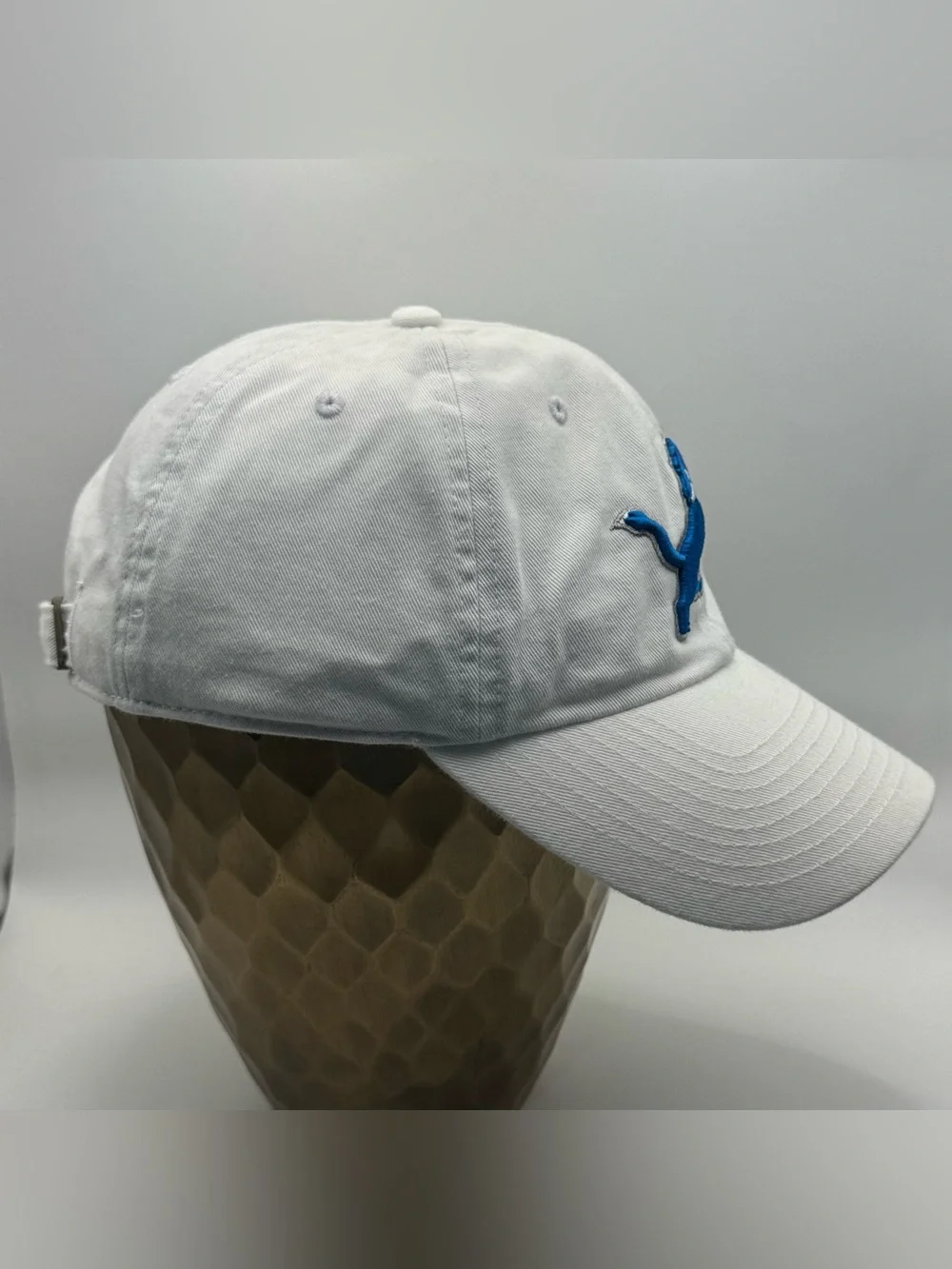 Detroit Lions NFL Team Apparel White Adjustable Embroidered Logo Hat Unisex